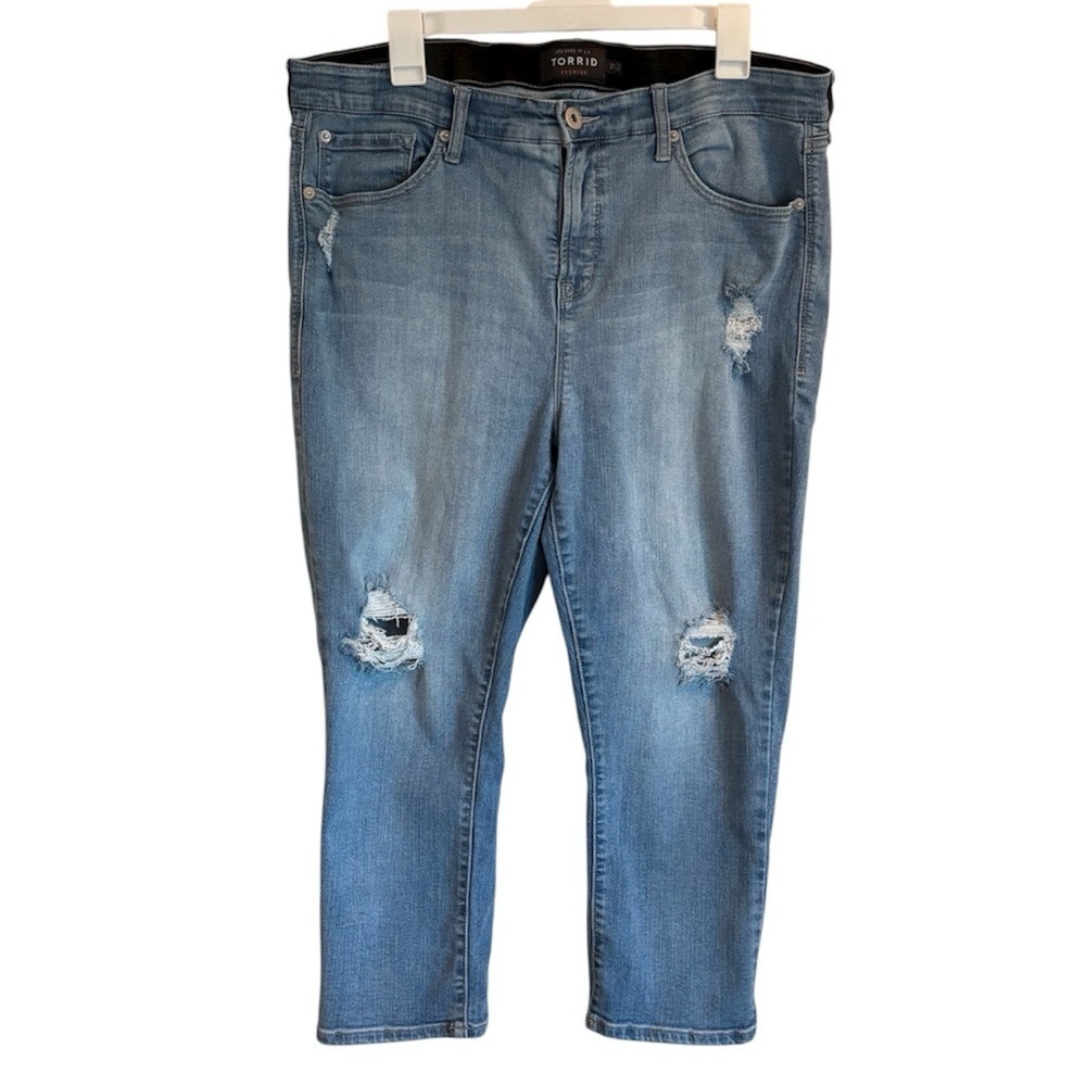 Torrid Jeans Sky High Skinny Crop Light Blue Cropped Distressed BoyfriendSize 18